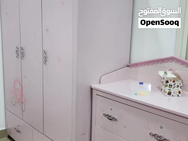 للبيع اثاث غرفه نوم سرير 2 كبت وكوميدينا 2