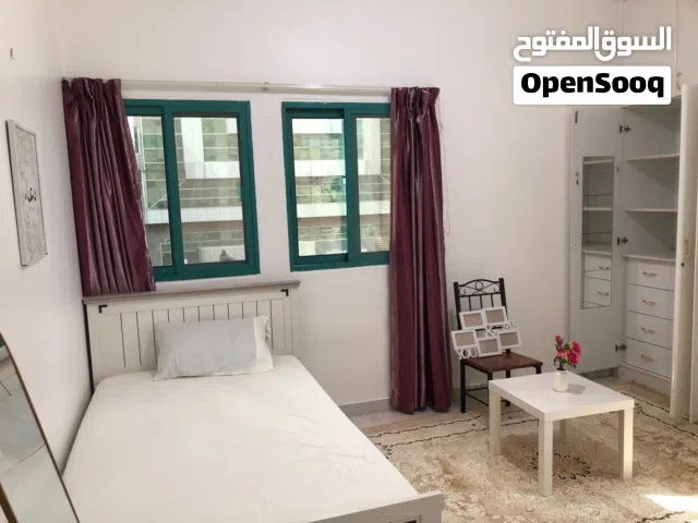 غرفة للايجار في شقة نظامية كلها سكن للنساء فقط في منطقة النادي السياحي قرب أبوظبي