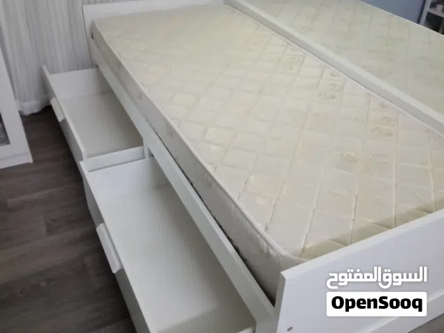 سريرين من ايكيا