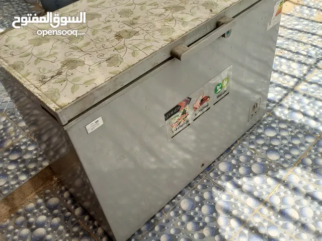مجمدة 14 قدم عاطلة للبيع