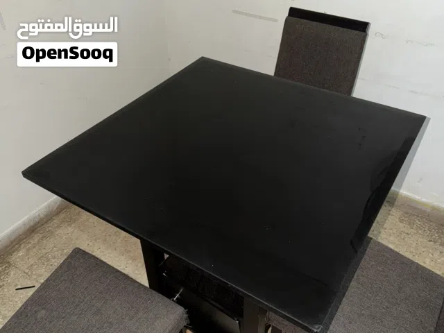 طاوله سفره بحاله جيده للبيع بسعر 50 دينار قابل للتفاوض