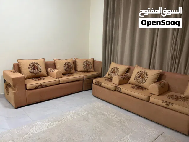 طقم كنب بحالة جيدة للبيع  Sofa for sale in good condition