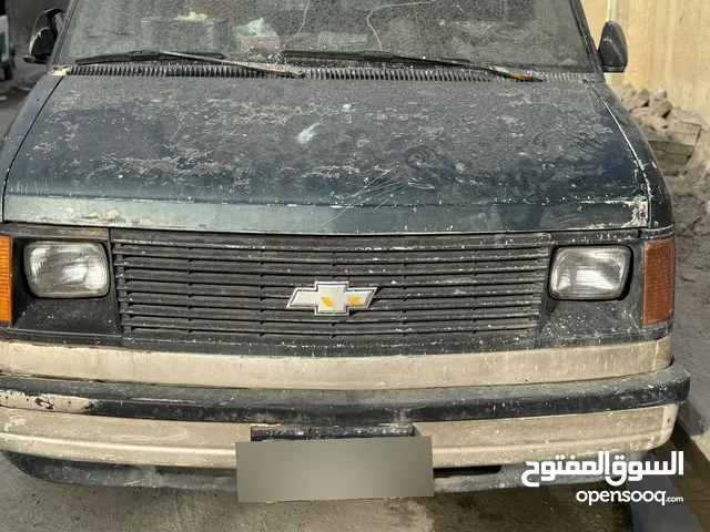 سيارة فان للبيع