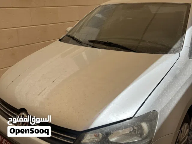 2014 فولكسفاغن بولو Standard