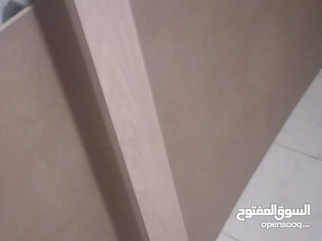 هياكل اسرة ومتارسFamily structures and barricades