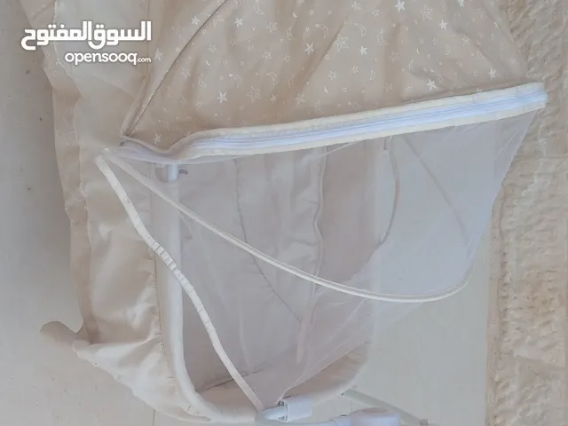 سرير بيبي هزاز من عمر يوم  لعمر 3 سنين بحاله جيده جدا  مع شبك بلوتوث و توقيت لتشغيل الهزاز لوحده...
