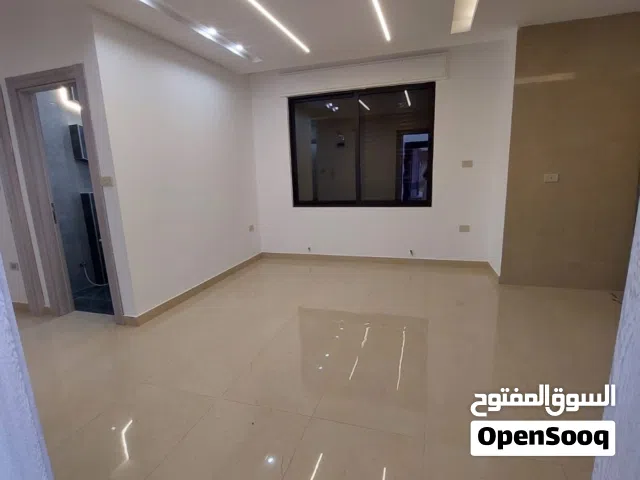 شقه طابق ارضي 125م مع ترس 30 م البنيات عمر البناء سنتين ونصف.