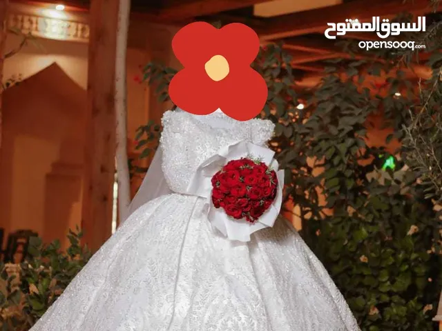 فستان للبيع