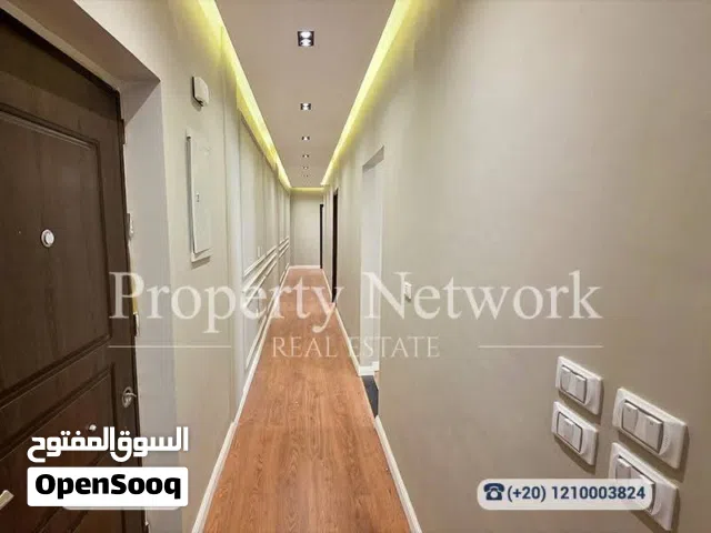 شقه 200م للبيع بالقرب من الجامعه الامريكيه فى التجمع الخامس