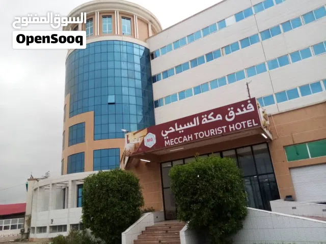 الفندق للبيع مطلوب 30مليوان سعودي// مساحته 600مية متر)94غرفه. /16جناح ملكي /3مسابح /2قاعة العراس