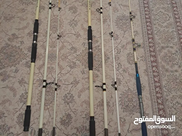 يوجد صنارتين بمكائن قوية تصلح للبحر و الساحل