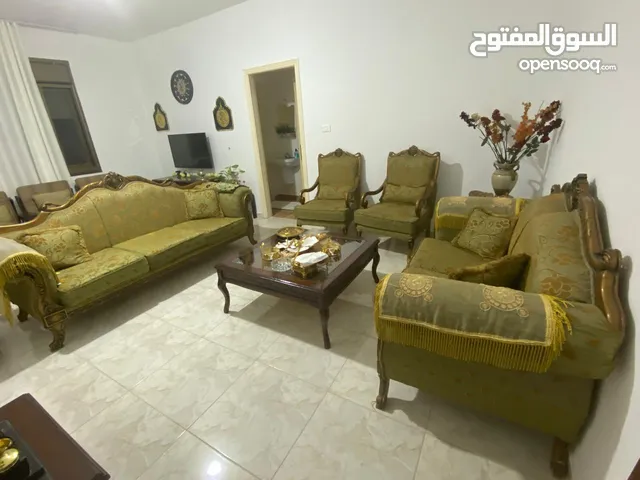 طقم كنب دمياطي بحالة ممتازة  للبيع بسعر مغري