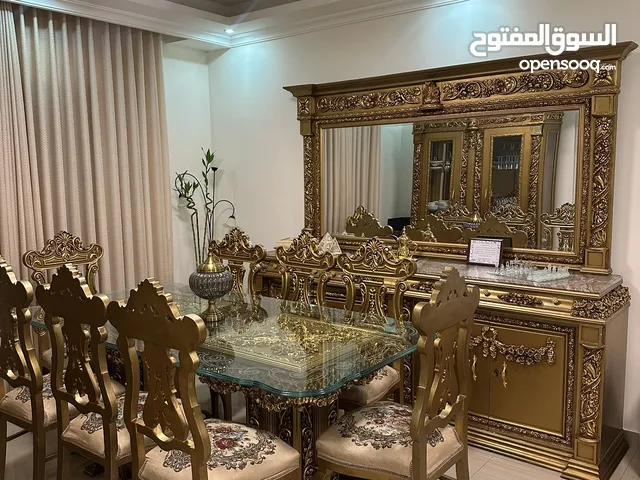 غرفة سفرة فاخرة جدا .