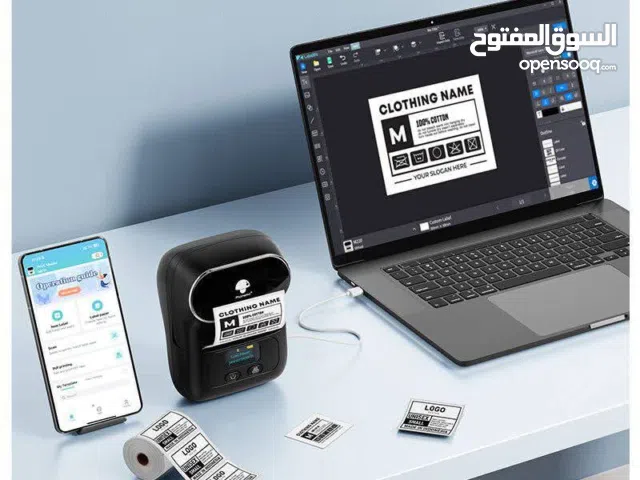 طابعة الملصقات الحرارية Phomemo M110، وهي طابعة صغيرة محمولة مصممة لطباعة الملصقات والباركود وعناوين