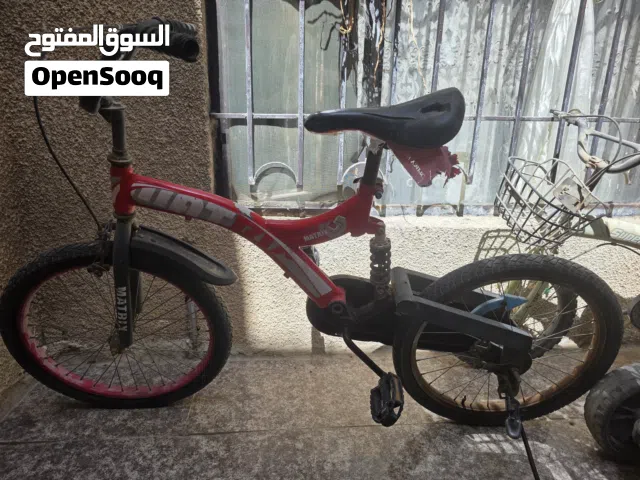 بايسكلات مسبح وعربة طفل