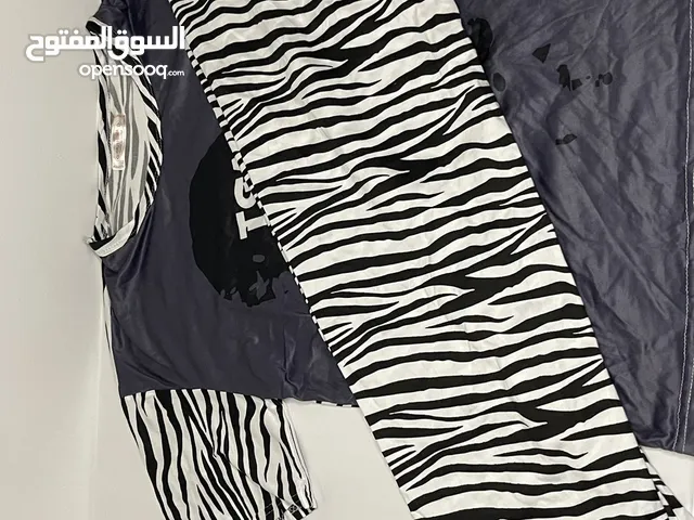 ملابس نسائيه تراكات حلوه ملابس حلوه او مرتبه الكميه قليله يوجد توصيل لجميع مناطق العراق كل ما عليك