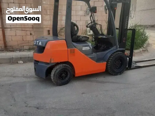 رافعة شوكية للايجار forklift for rent
