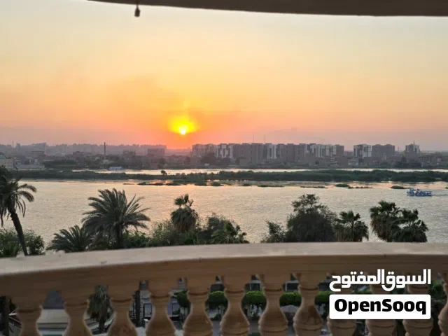 شقه للبيع تطل على النيل بالكامل