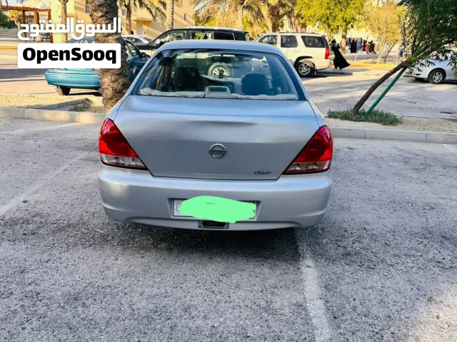 2010 نيسان صني Standard