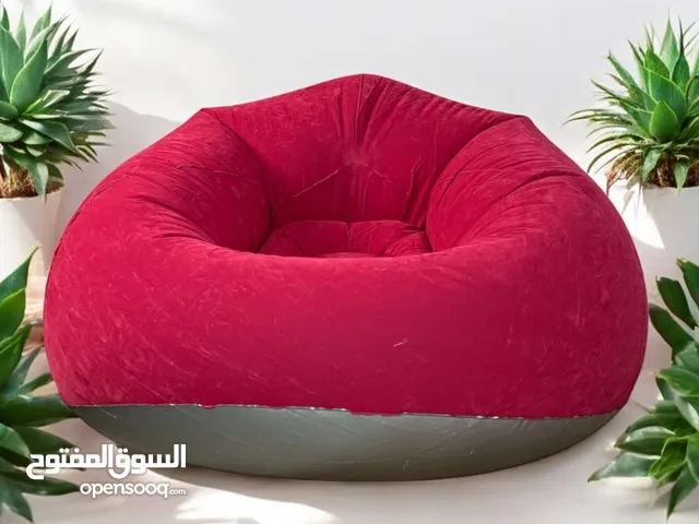 مقعد هوائي نفخ، مصنوع من مادة مقاومة للماء وسهلة التنظيف يوفر راحة فائقة بفضل تصميمه المريح.