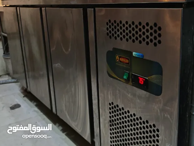 براد بيتزا نظيف