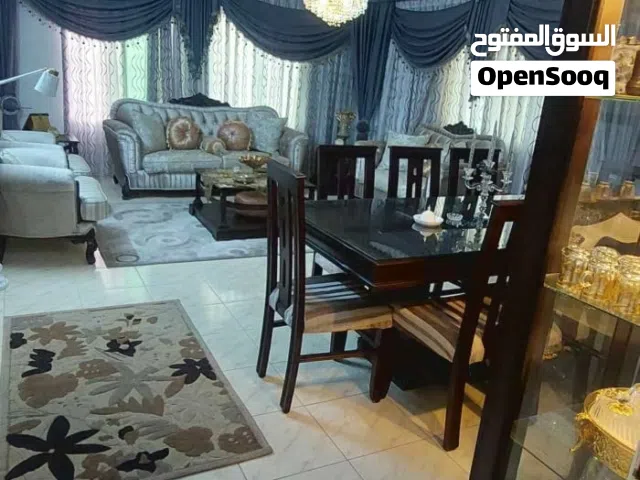 شقة شرحه نصف طابقية 186م خلف مغفر الحي الشرقي للبيع