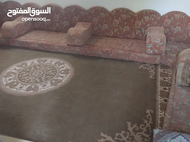 ديوانيه مع سجاده للبدل على طقم ريتال او مرس
