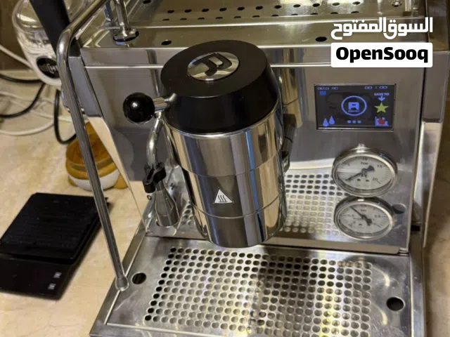 للبيع: ماكينة إسبريسو Rocket R Nine One مستعملة 3 سنوات — حالة ممتازة المواصفات: 	•	ماركة: Rocket Es