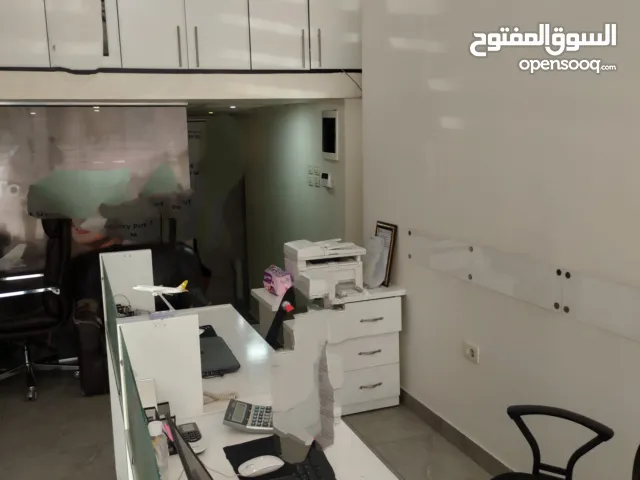 للبيع محل تجاري بريف دمشق جرمانا ساحة الرئيس على الشارع العام