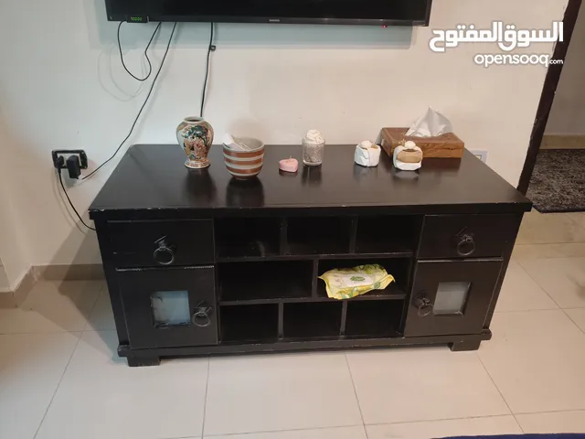 طاولة وسط وبيرو تلفزيون