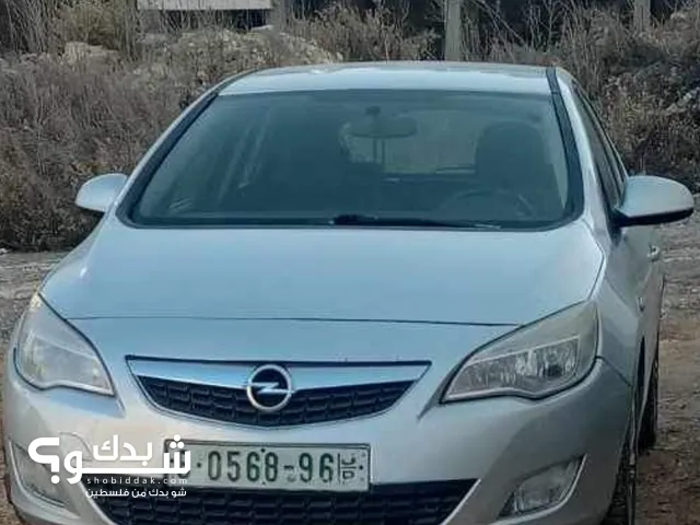 Opel Astra 2012 in Ramallah and Al-Bireh
