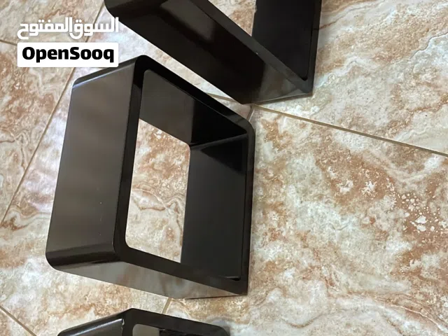 طقم رفوف حائط ديكور (3 قطع) - بحالة ممتازة وبسعر لقطة! خمس دنانير فقط