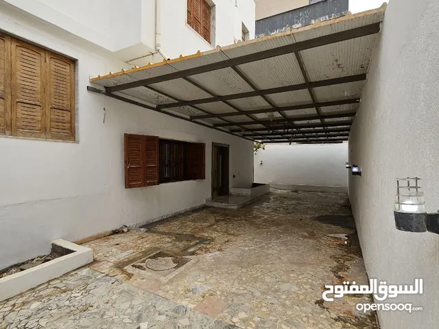 200 m2 3 Bedrooms Villa for Rent in Tripoli Abu Sittah