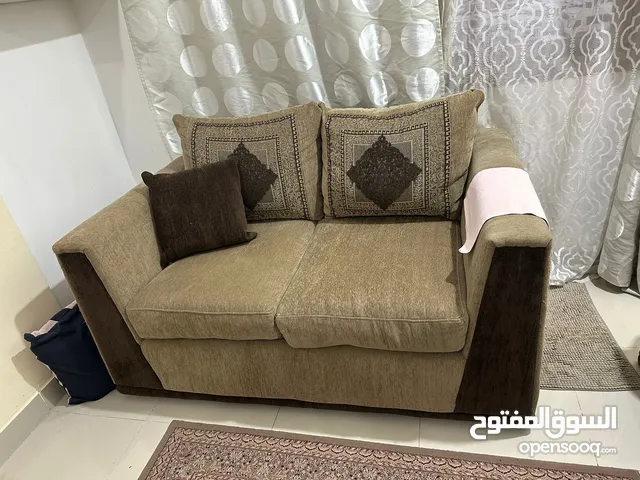 طقم جلوس ثلاث قطع بحاله جيده
