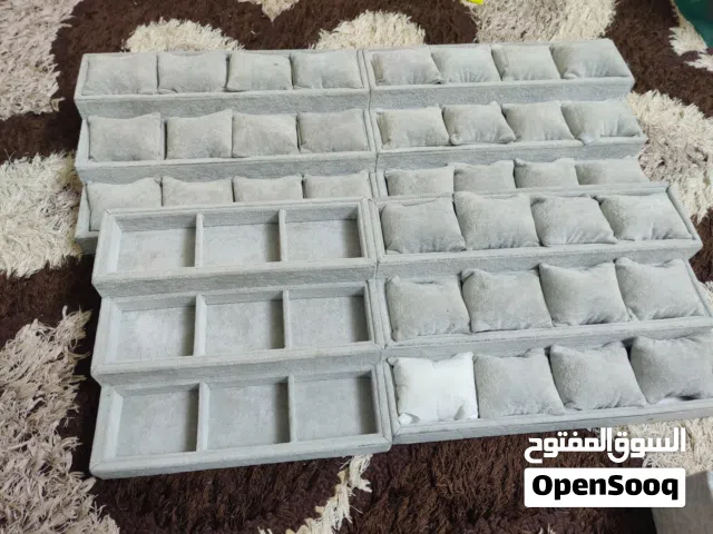 استاندات اكسسوارات وساعات