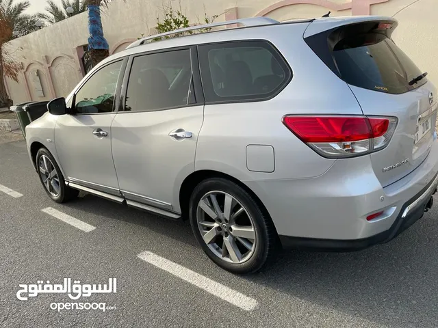 Urgent Sale Nissan Pathfinder GCC 3.5L SV 4WD WELL MAINTAINED