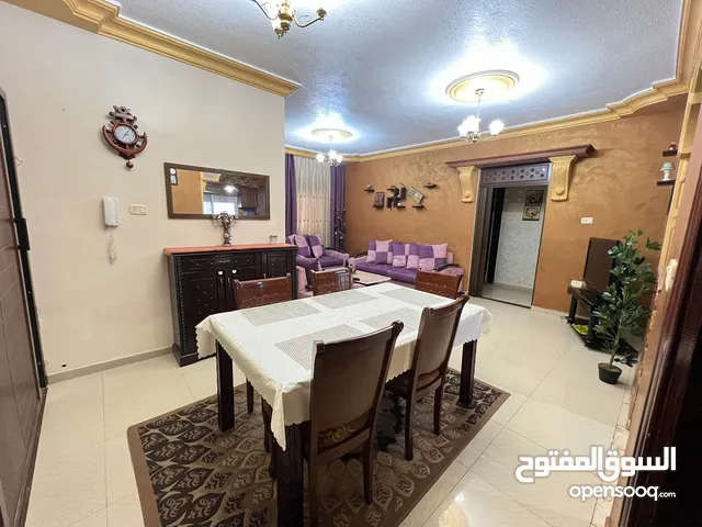 شقة مفروشة في الحي الشرقي شمال حديقة الزهراء. حي هادئ جدا