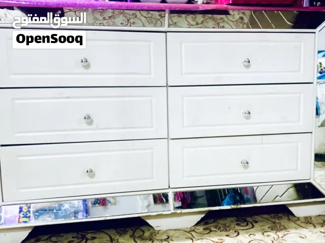 Dressing table with storage drawers