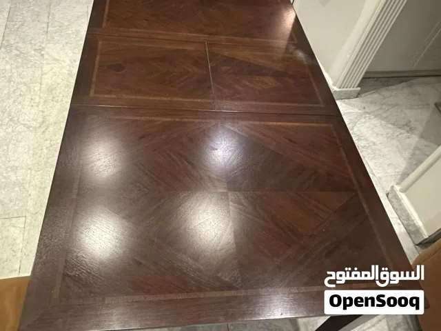 طاولة طعام