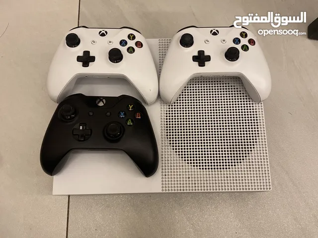 اكس بوكس one S بسعر ما تلقه نفسه ومافيها اي مشاكل مع ثلاث يدات