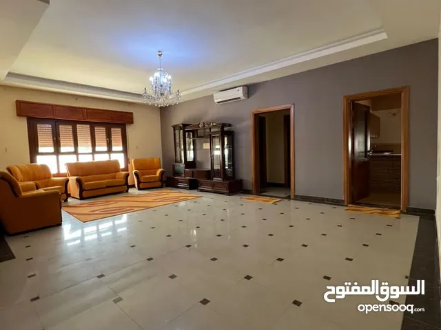 شقة سكنية نصف فرش للايجار.. في منطقة الحشان