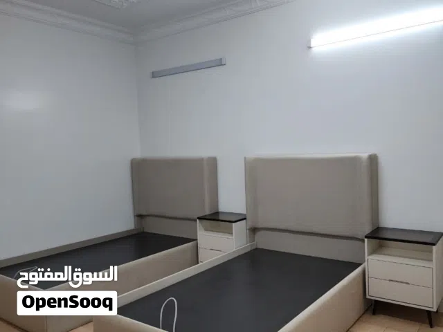 سرير ( لشخص واحد ) بحالة ممتازة