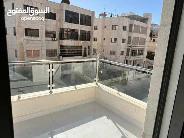 متوفر شقق طابق اول وثاني وشقة شبه أرضية لم تسكن وبسعر مغري عرض خاص في أرقى واجمل مناطق الجاردنز