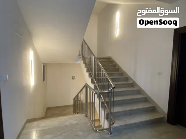 شقة بناء حديث للإيجار بن عاشور بجوار مدرسة التقدم مطلوب عائلة صغيرة