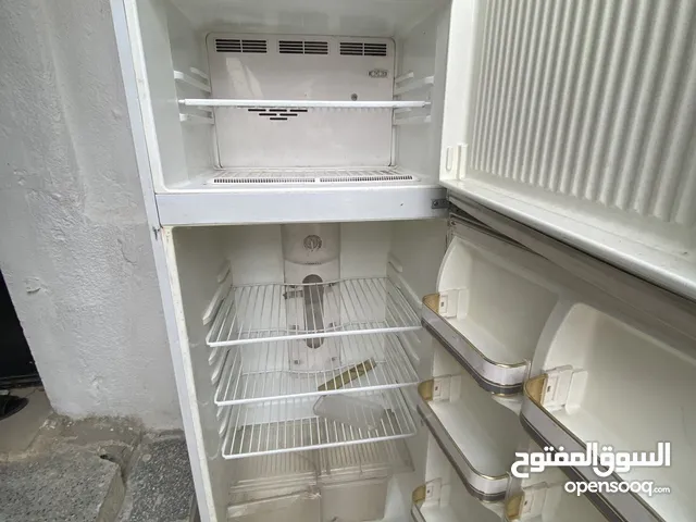 ثلاجه وغاز خمس عيون بحاله جيده