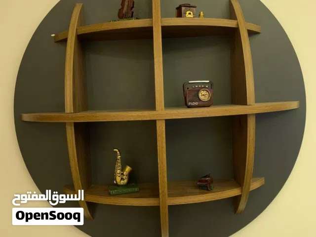 رف حائط خشب بلوط لا يوجد اي تجريح في