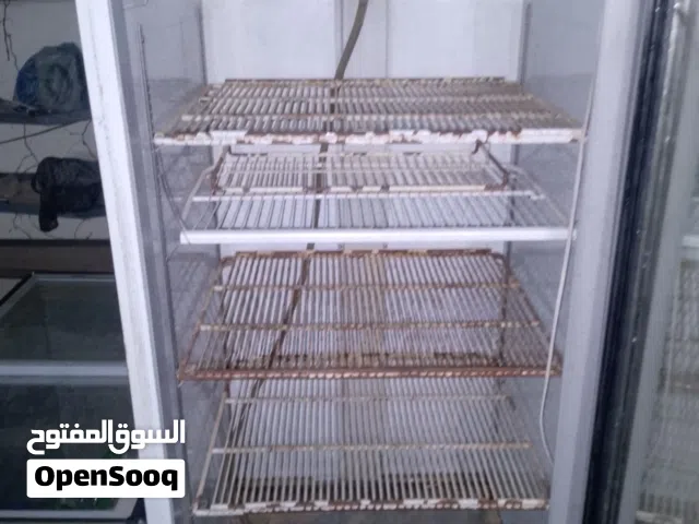 ثلاجه عرض بخار نظيف