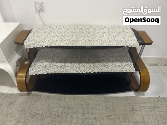 للبيع طاولة تليفزيون بحاجه ممتازة جدا