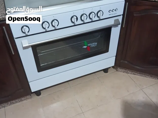 غاز مع فرن إيطالي شبه جديد