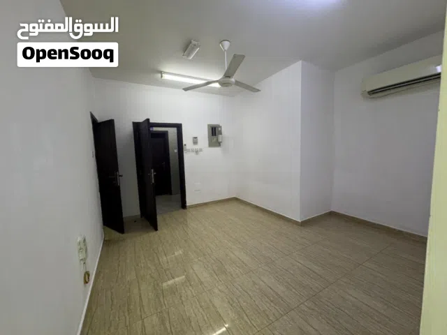 للبيع شقق في الخوض ع خط الاول من شارع مزون